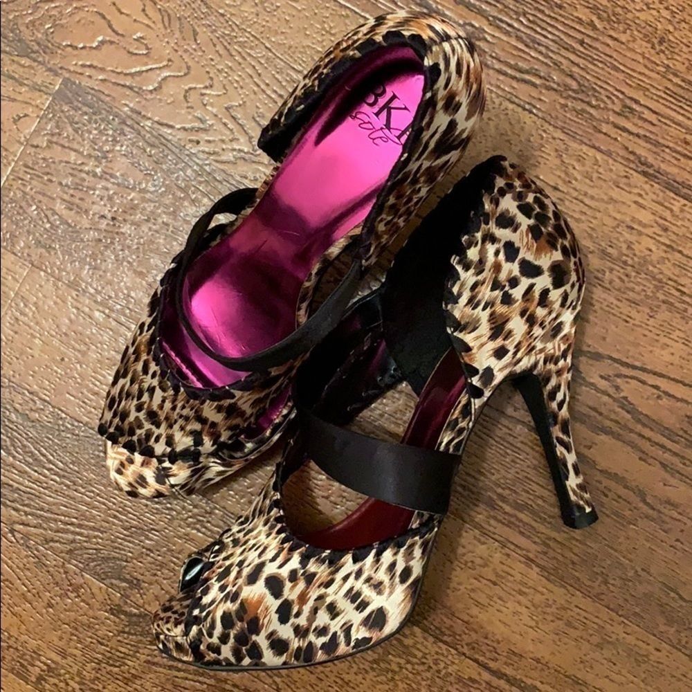 LIKE NEW🌹BKE Sole Heels🌹